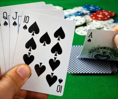 comment jouer au poker avec des cartes
