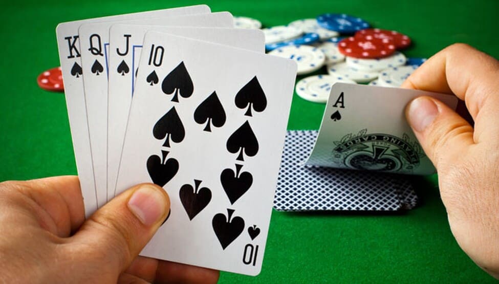 comment jouer au poker avec des cartes